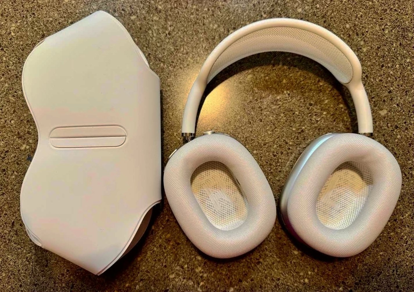 Apple AirPods Max Starlight USB-C Unlocked - Used image 3