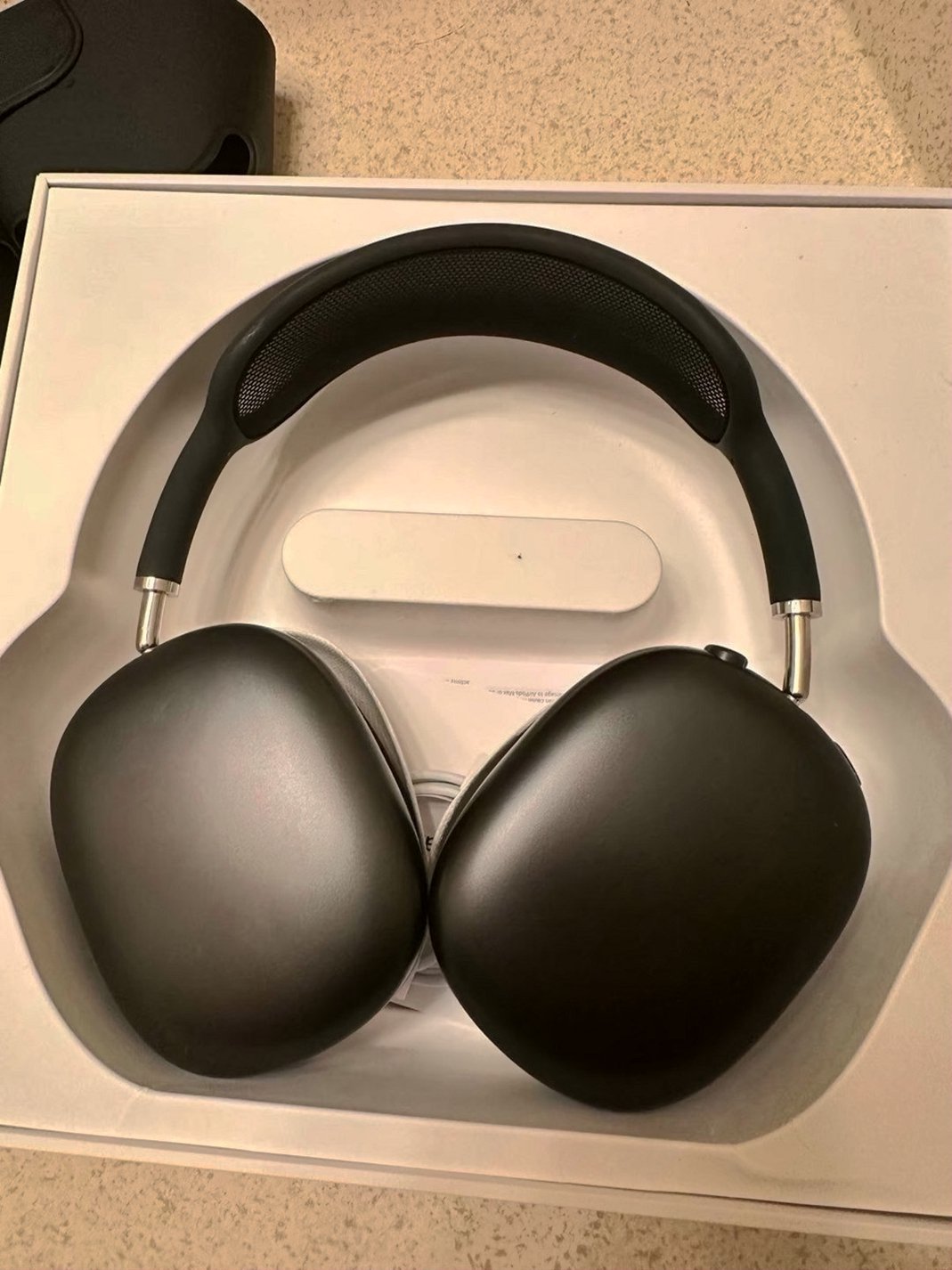 Apple AirPods Max Space Gray Unlocked - Used