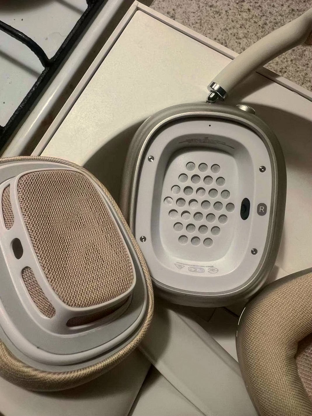Apple AirPods Max Starlight Unlocked - Used image 3