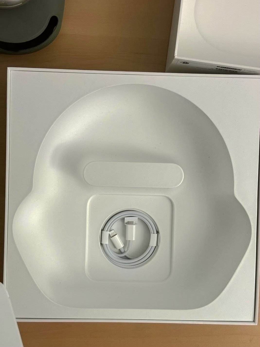 Apple AirPods Max Green Unlocked - Used image 5