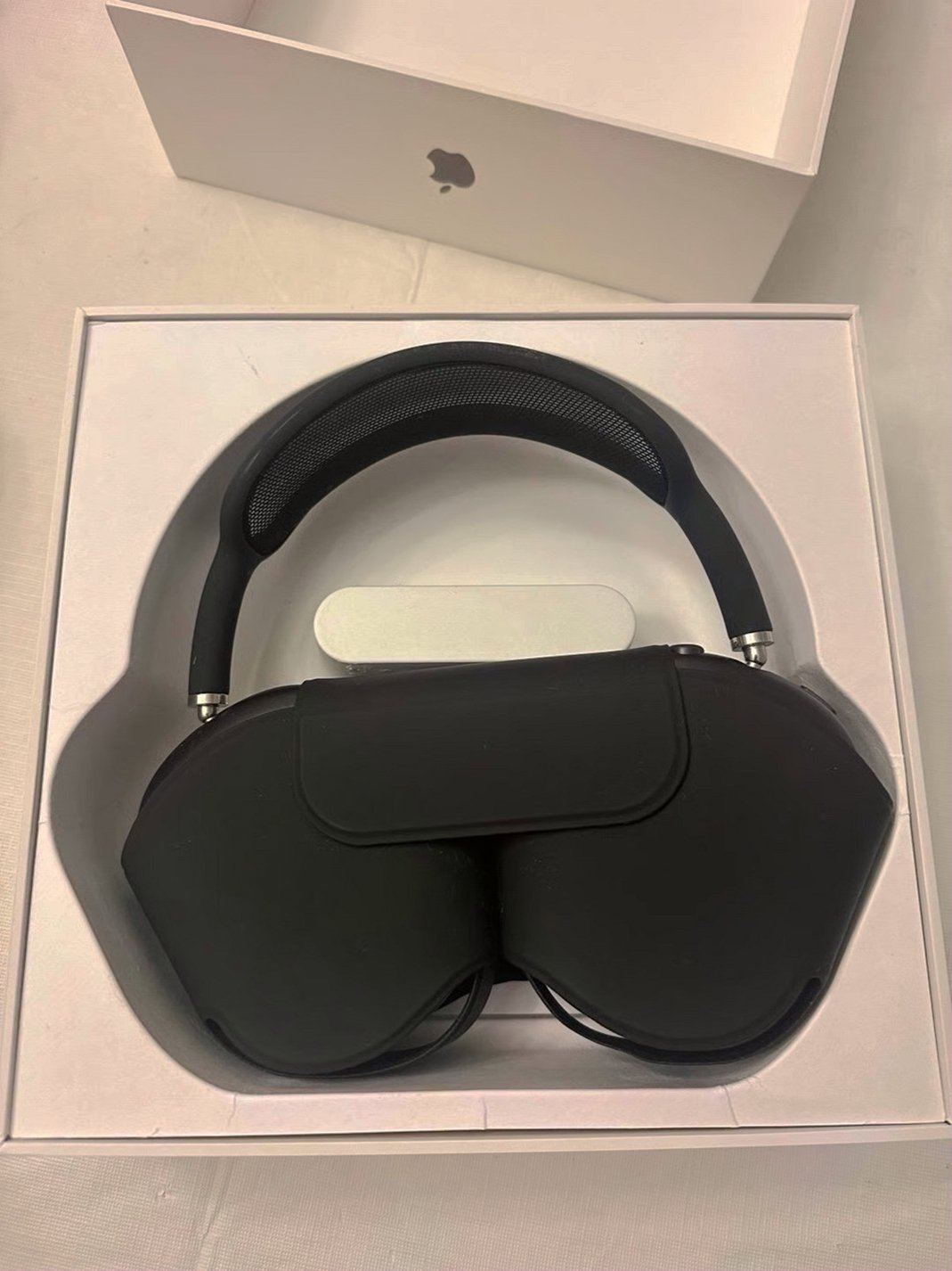 Apple AirPods Max 7B29 - Used image 5