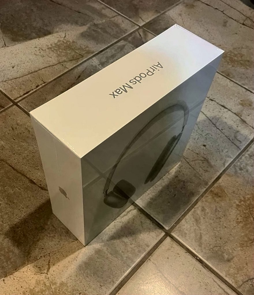 Apple AirPods Max 8L65 Green Unlocked - Used image 2