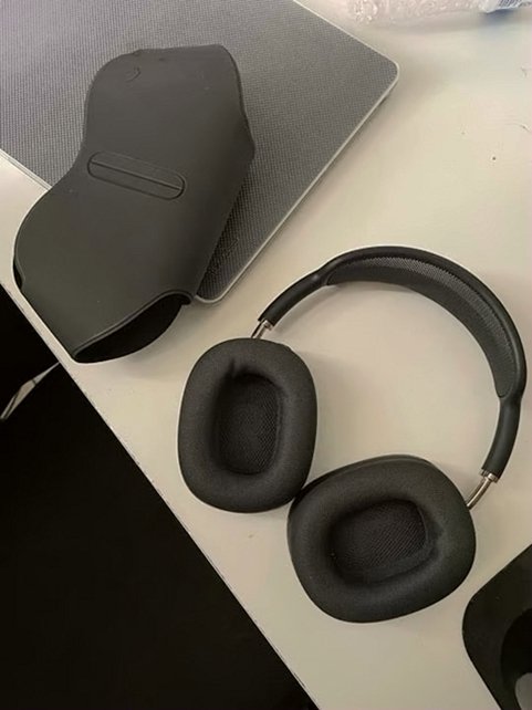 Apple AirPods Max Space Gray Unlocked - Used image 3