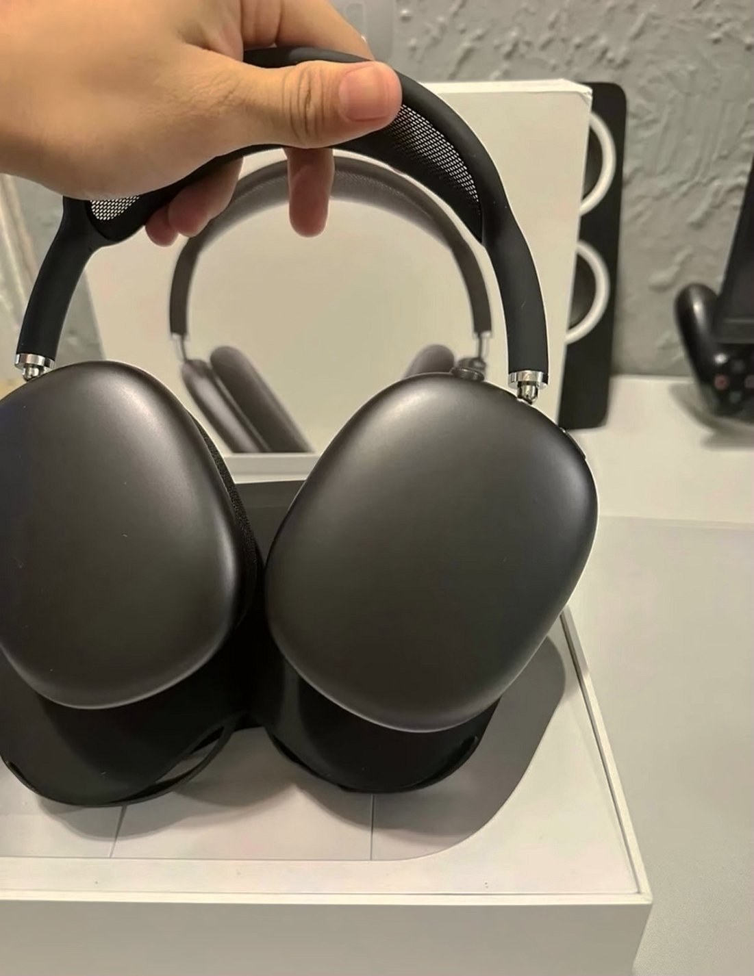 Apple AirPods Pro Max Space Gray Refurbished - B Grade image 5