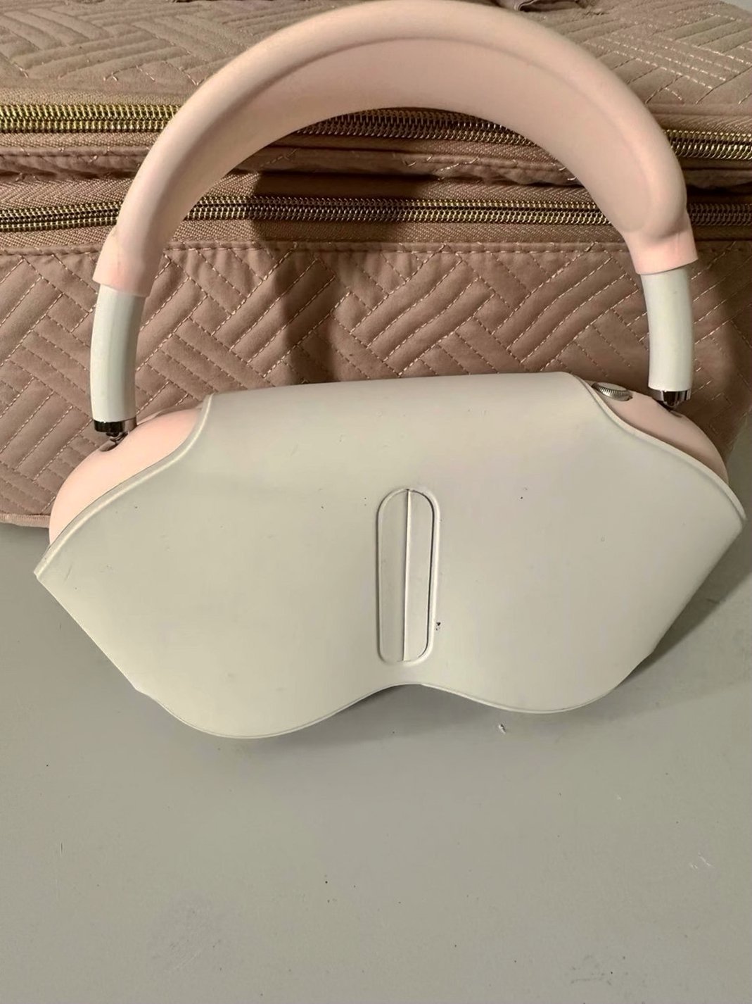Apple AirPods Max with Smart Case 1Z82 - Used image 2