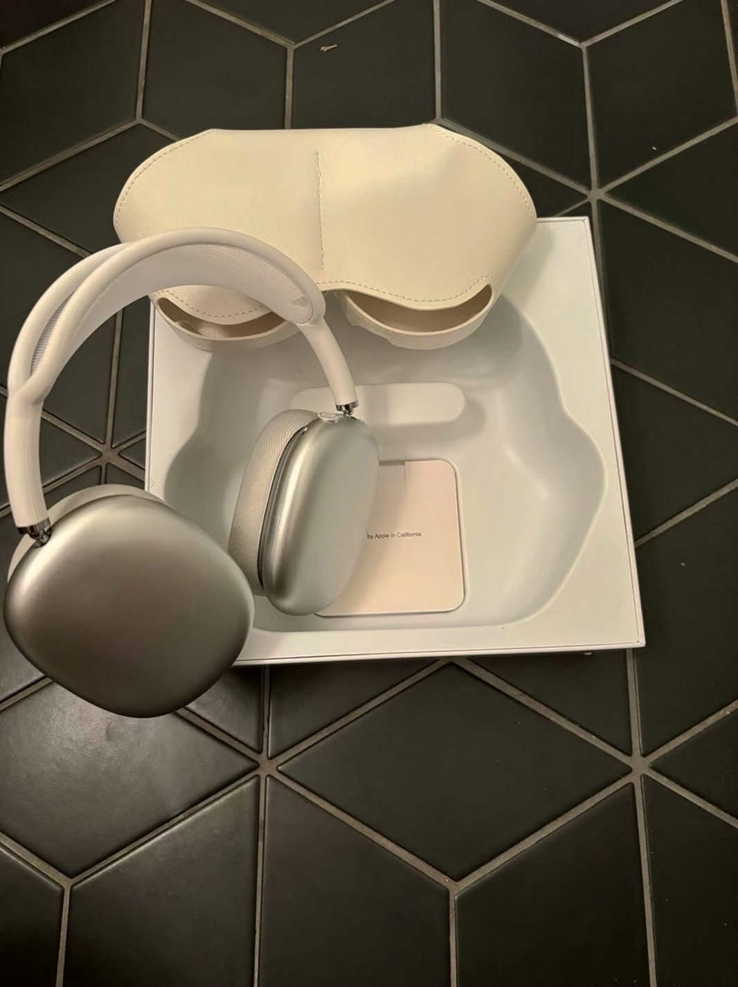 Apple AirPods Max Silver Unlocked - Used