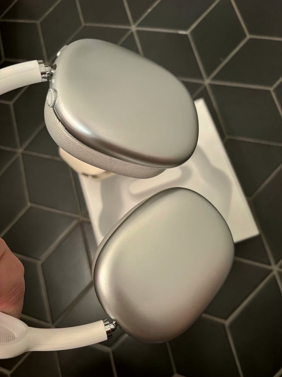 Apple AirPods Max Silver Unlocked - Used image 4