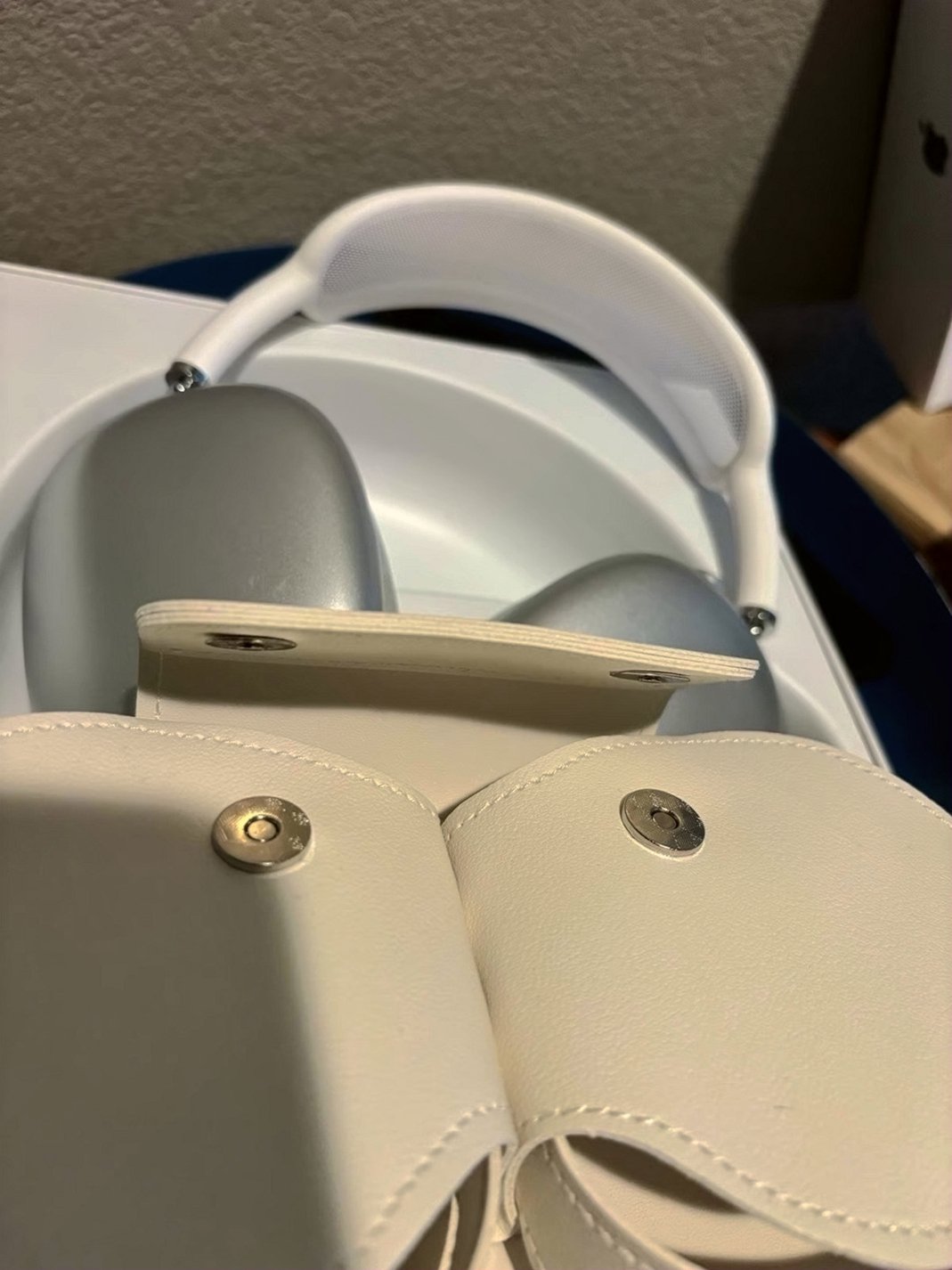 Apple AirPods Max Silver Unlocked - Used image 5