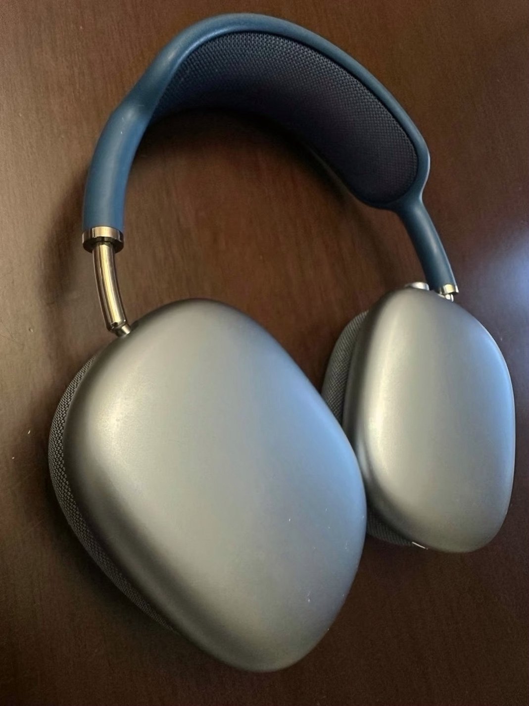 Apple AirPods Max Sky Blue Unlocked - Used image 2