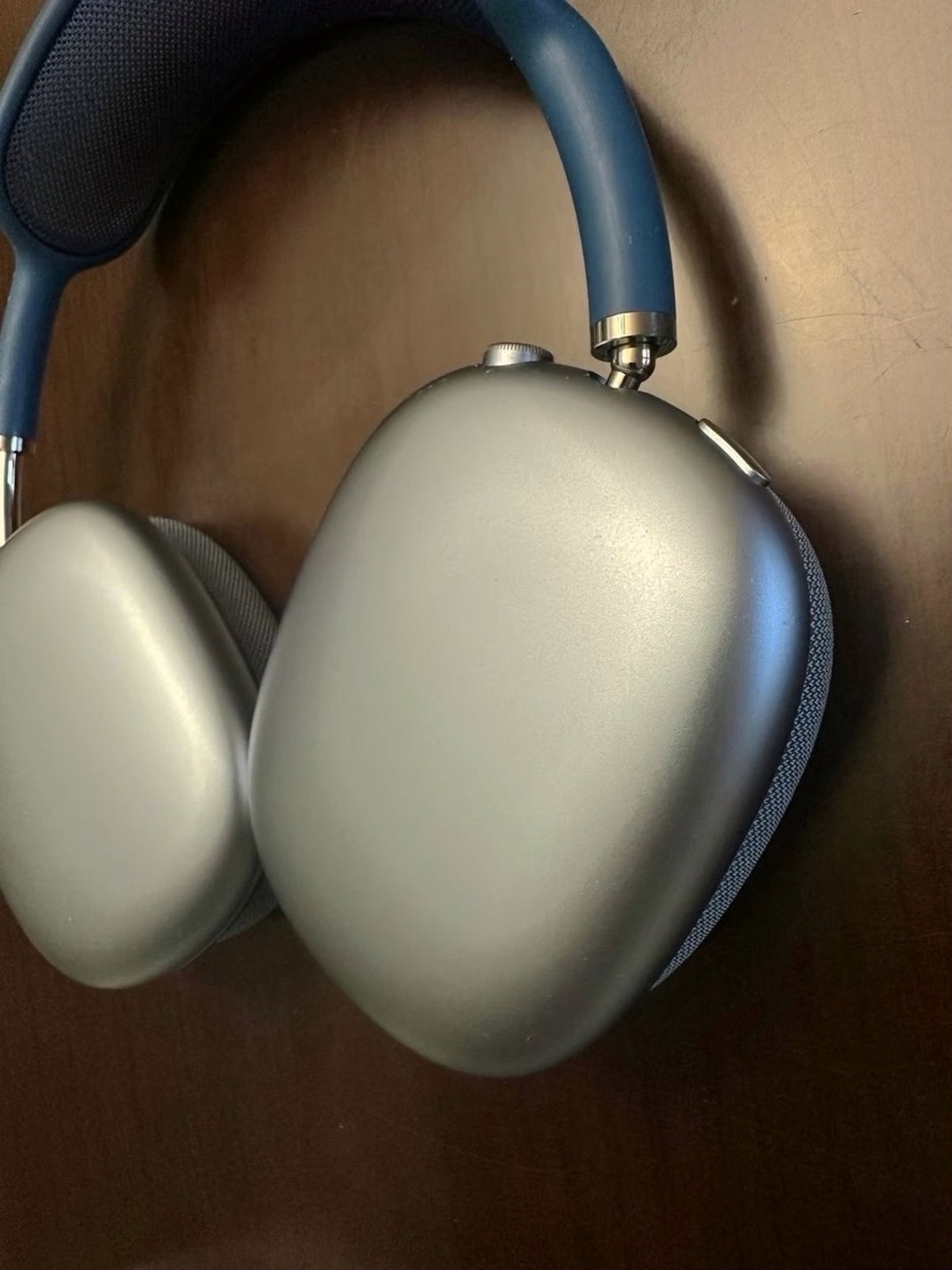 Apple AirPods Max Sky Blue Unlocked - Used image 3