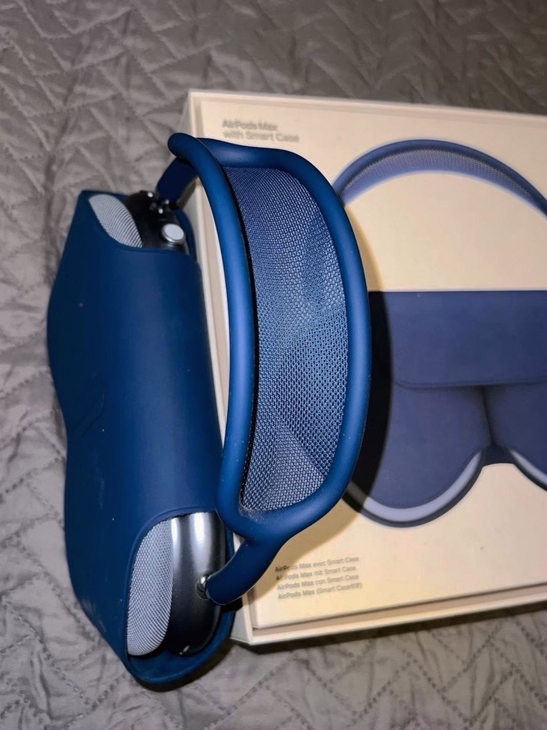 Apple AirPods Max Sky Blue Unlocked - Used image 3