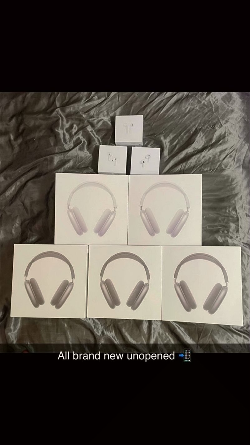 Apple AirPods Max 2A62 Used - Unlocked - Black/White/Blue image 5