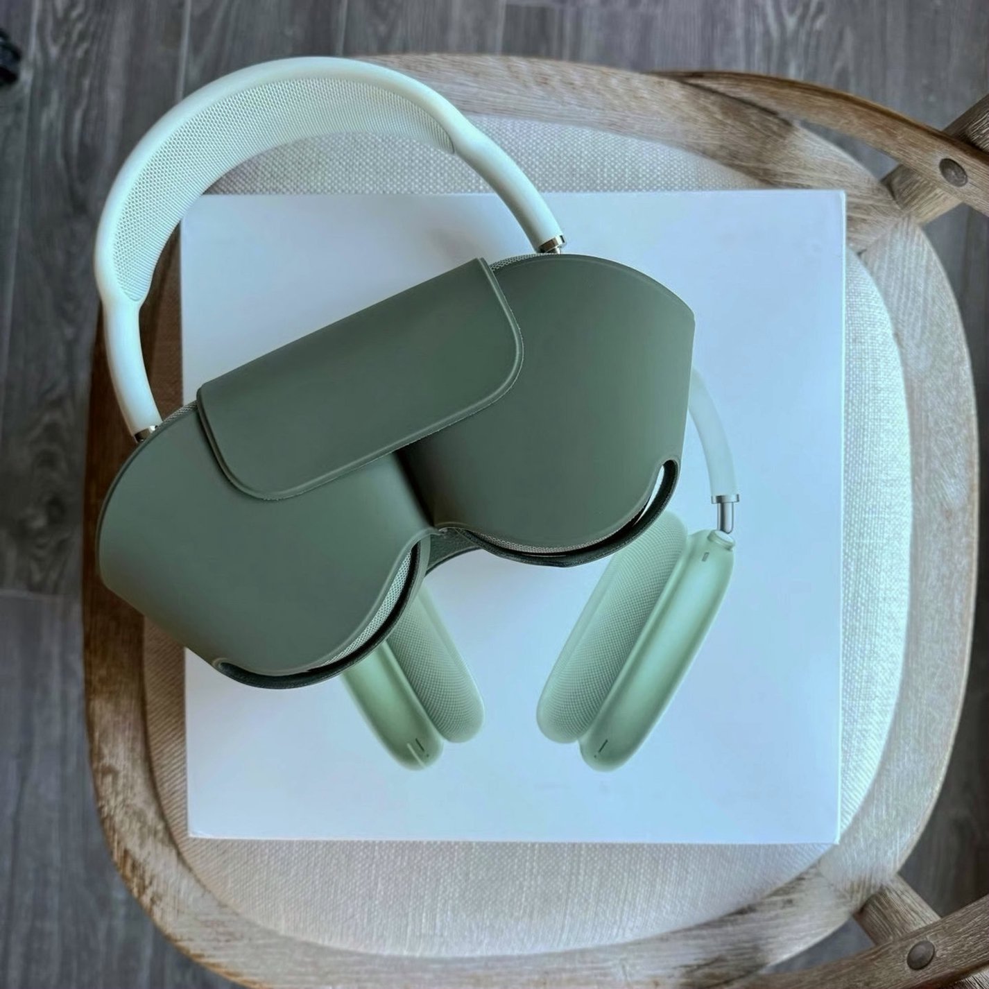 Apple AirPods Max Green Unlocked - Used image 2