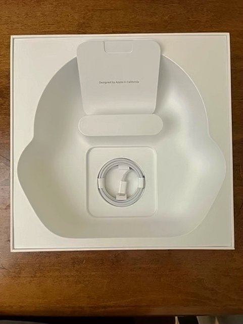 Apple AirPods Max Space Gray Unlocked - Used image 5
