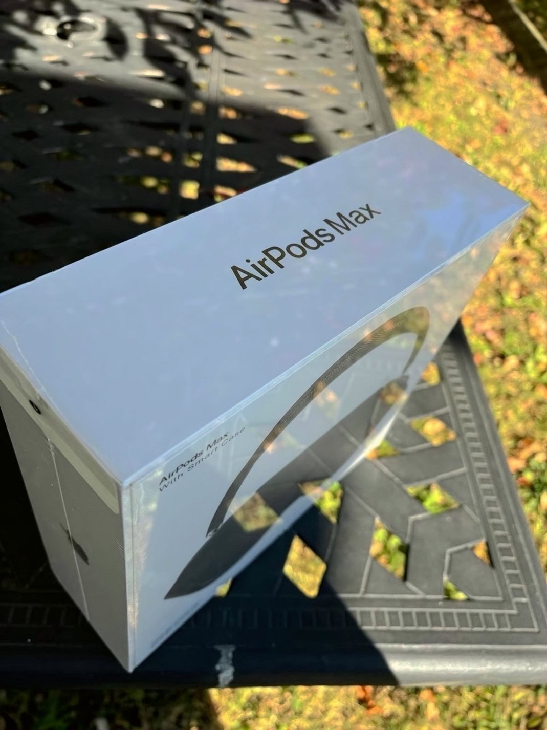 Apple AirPods Max Space Gray Unlocked - Used image 4