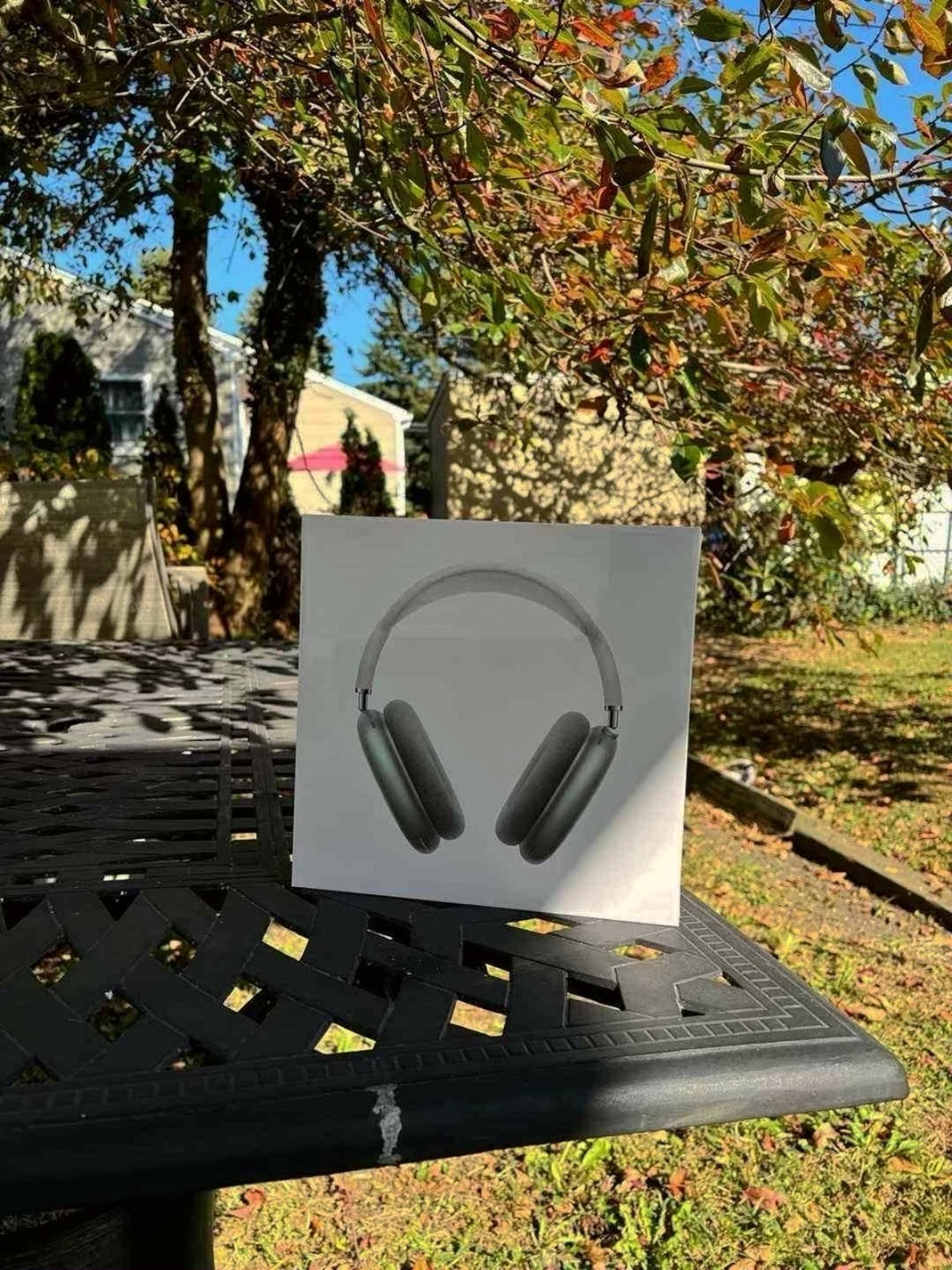 Apple AirPods Max Space Gray Unlocked - Used image 5
