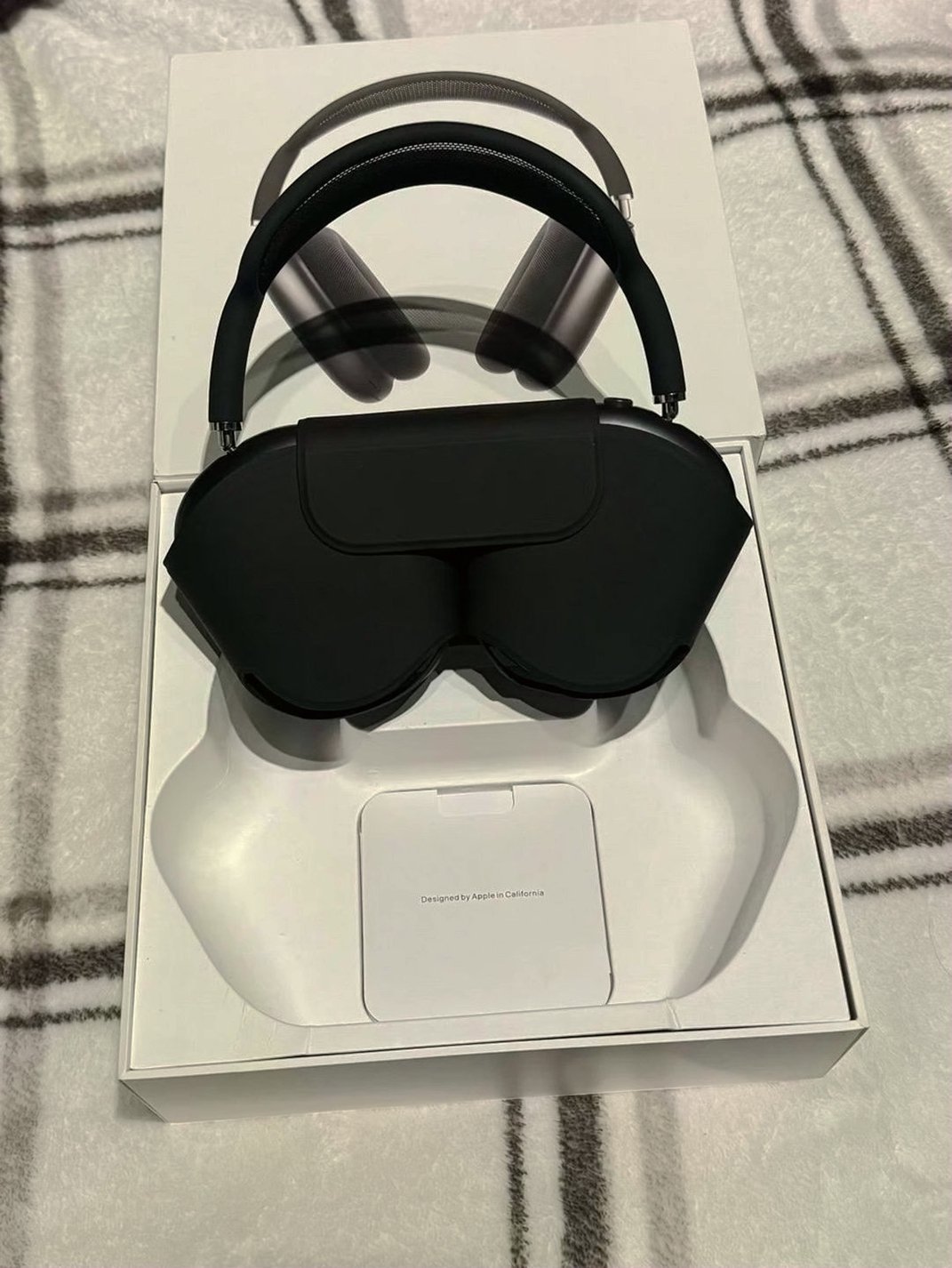 Apple AirPods Max 7X97 Green Unlocked - Used image 2
