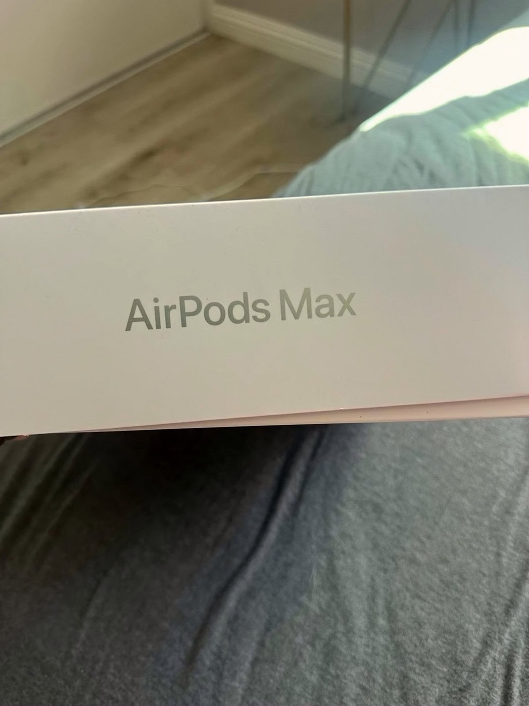 Apple AirPods Max 2D82 Used image 4