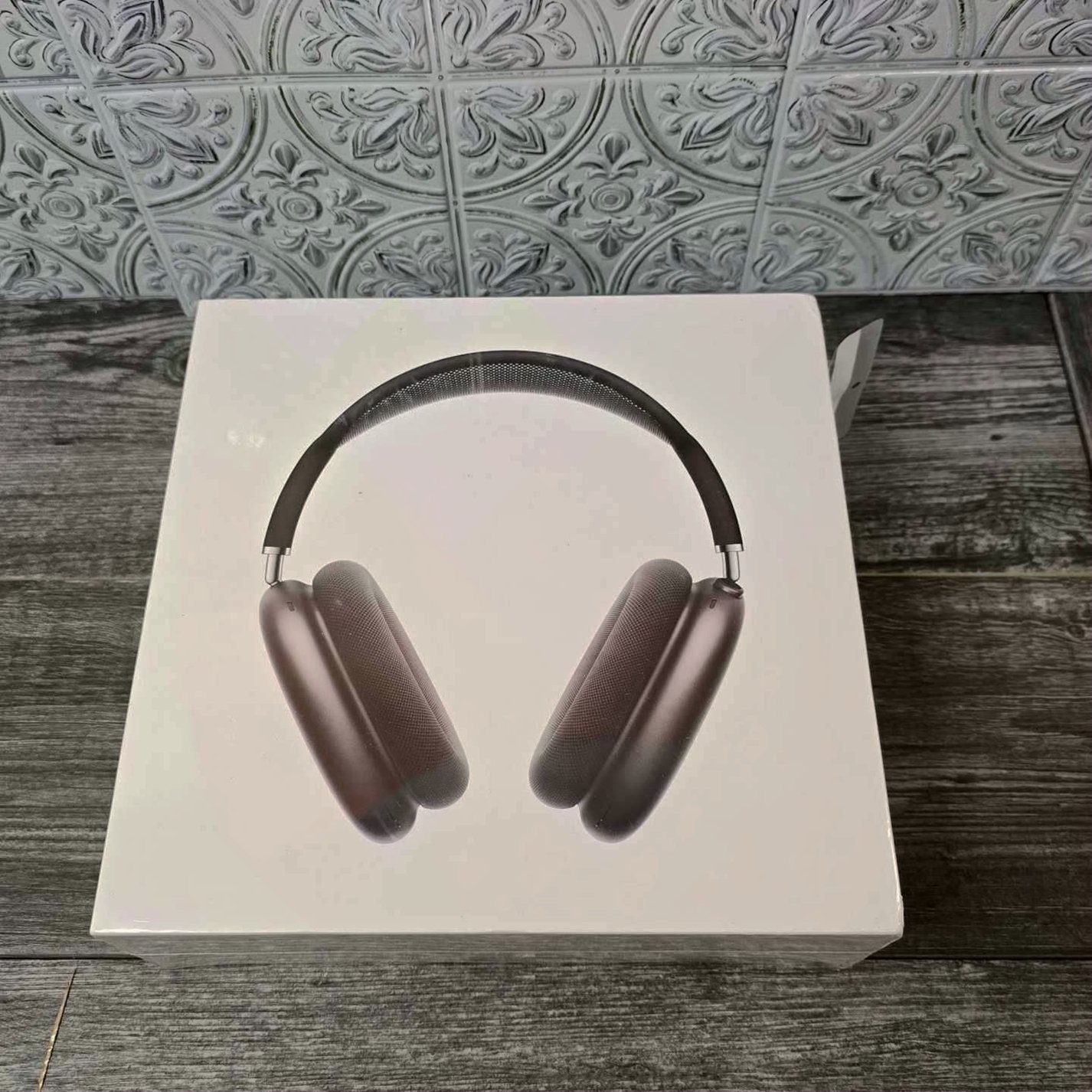 Apple AirPods Max Space Gray Unlocked - Used image 2