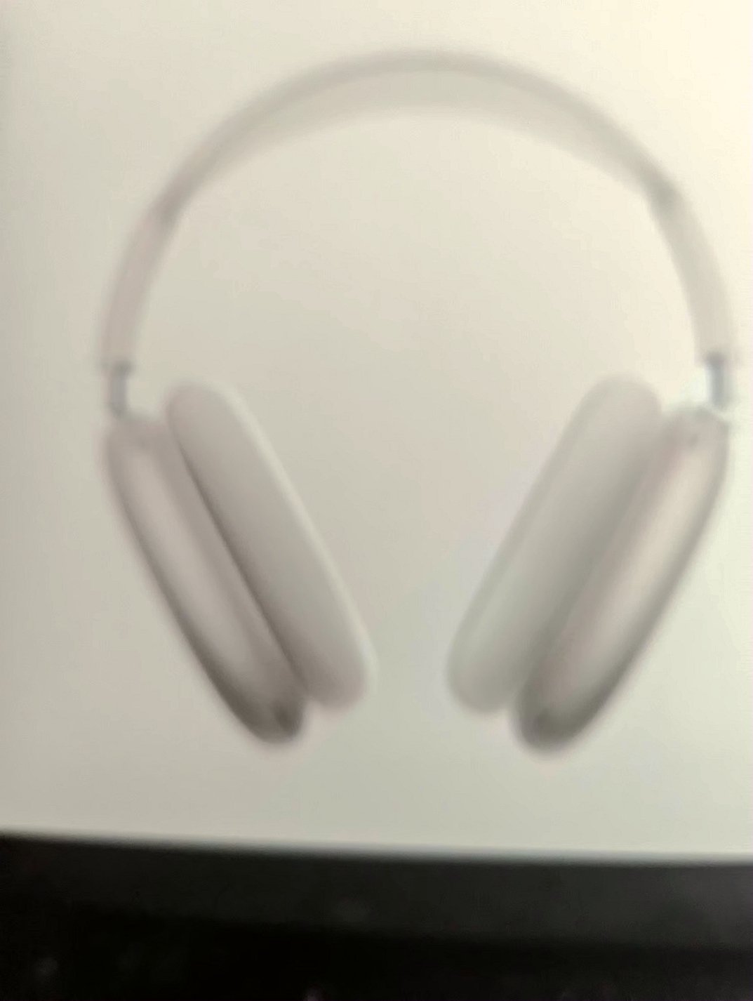 Apple AirPods Max 5U67 White Unlocked - Used