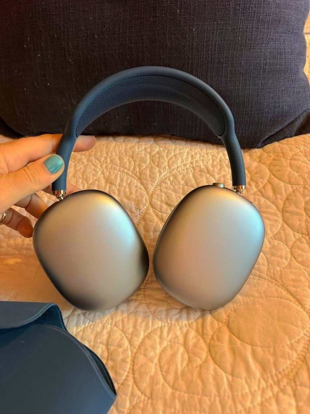 Apple AirPods Max Sky Blue Used image 3