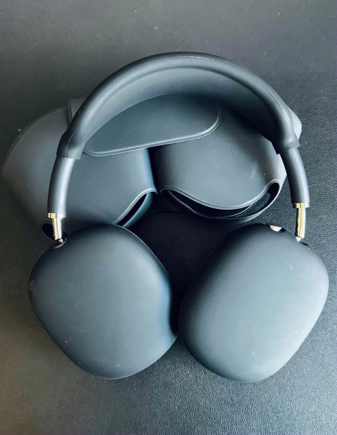 Apple AirPods Max 9A19 Used image 2