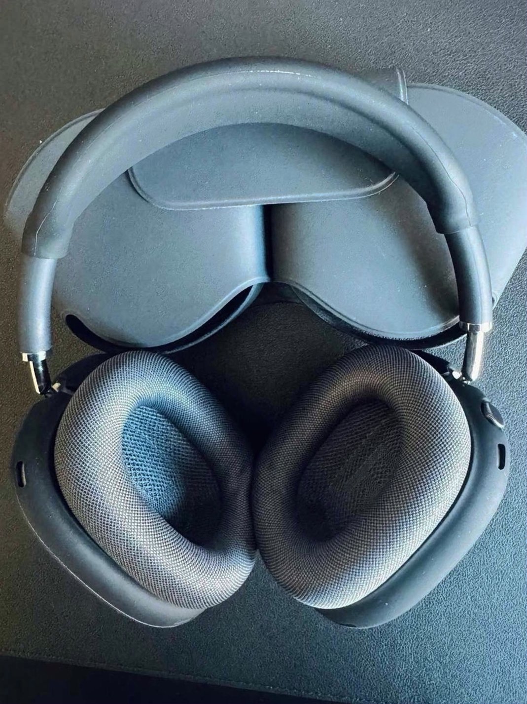 Apple AirPods Max 9A19 Used image 3