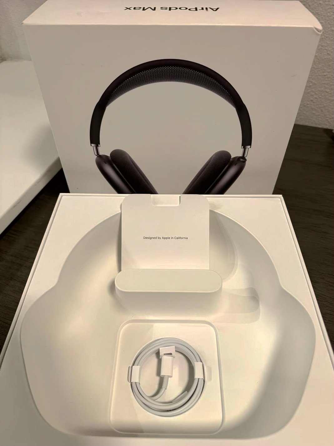 Apple AirPods Max 6A83 Space Gray Unlocked - Used image 2