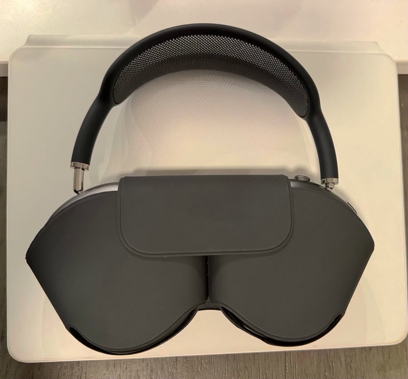 Apple AirPods Max 6A83 Space Gray Unlocked - Used image 5