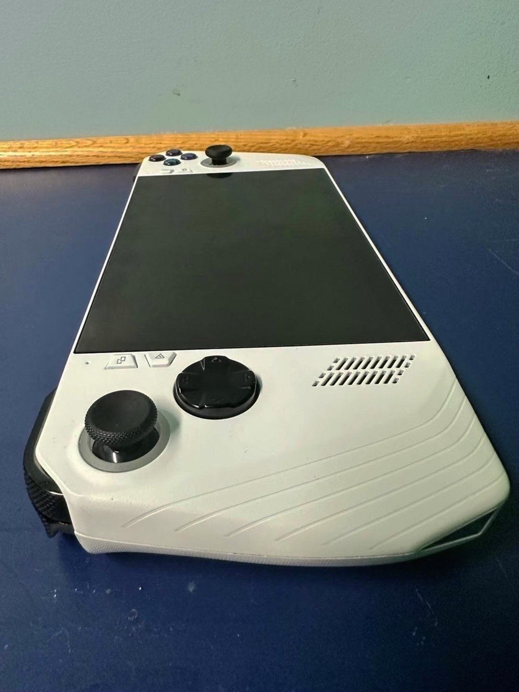 ASUS ROG Ally Z1 Used image 2