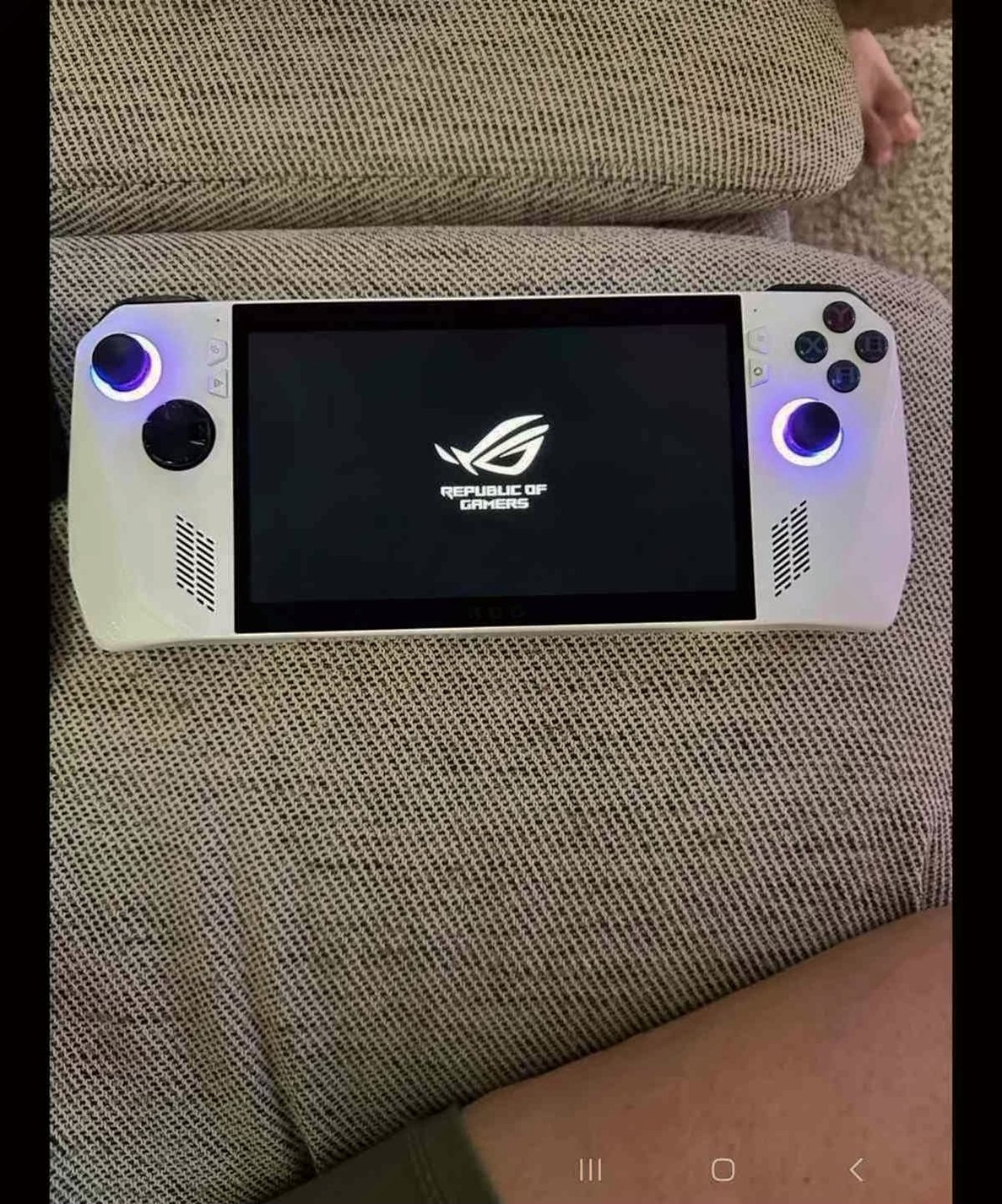 ASUS ROG Ally Z1 Extreme 1TB Used image 2