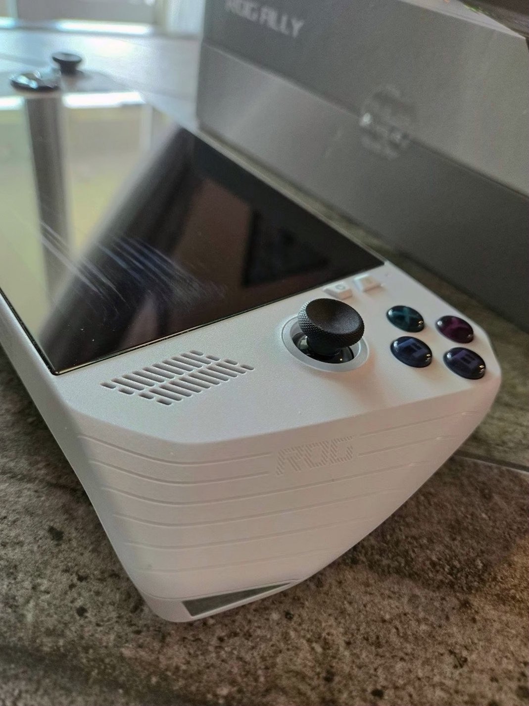 ASUS ROG Ally Z1 Extreme 2TB White Unlocked - Used image 3