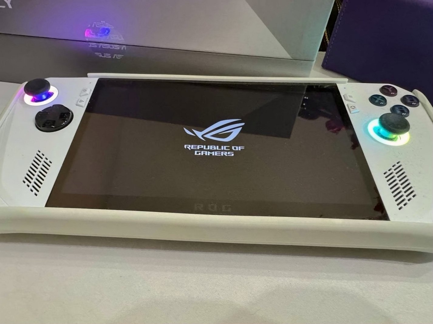 ASUS ROG Ally Z1 Extreme 6M21 Used - Unlocked
