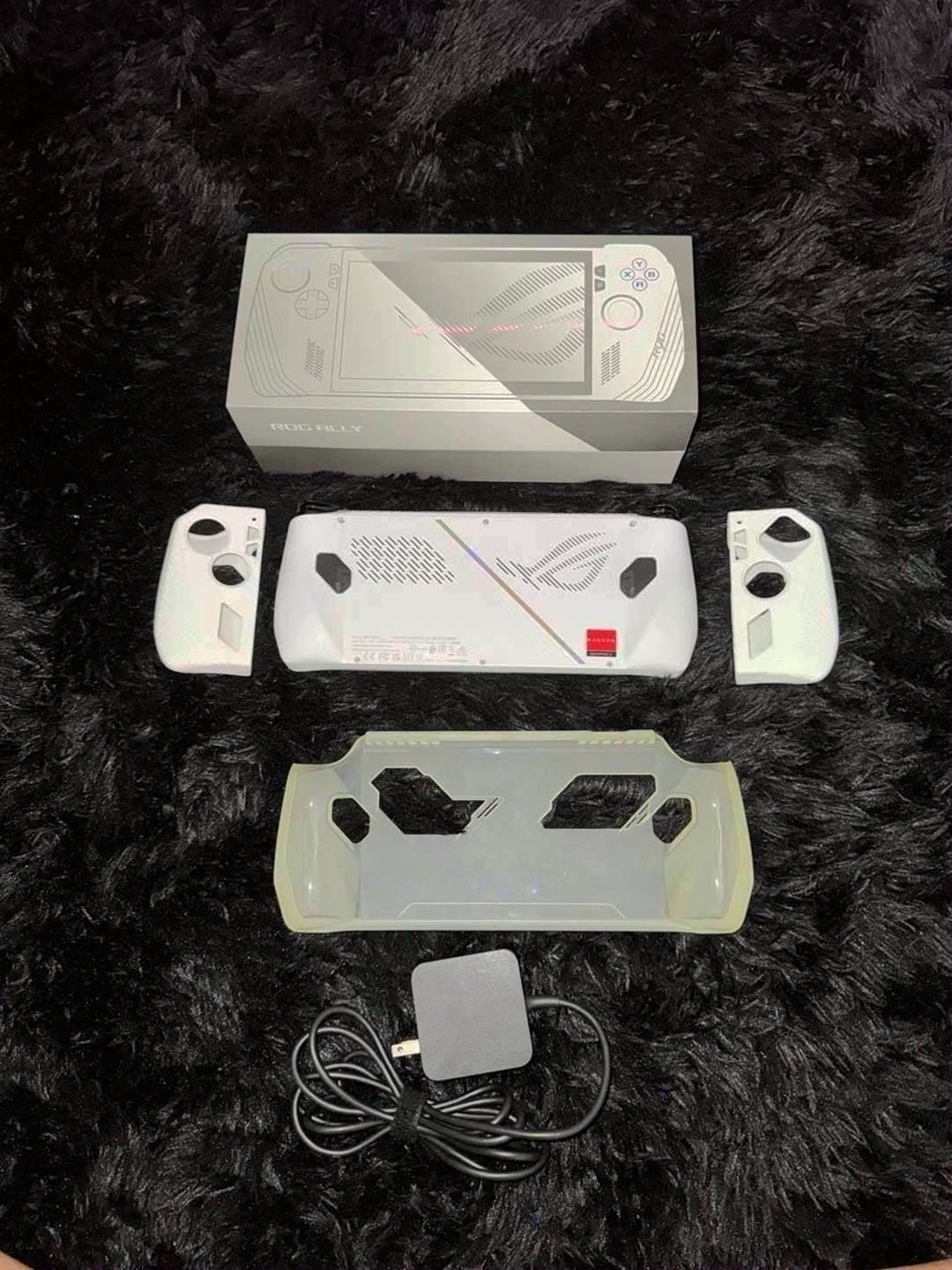 ASUS ROG ALLY Z1 EXTREME 2TB White Unlocked - Used image 2