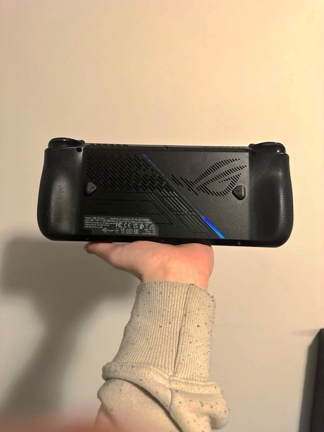 ASUS ROG Ally X 7" 2TB 6T39 - Used image 2