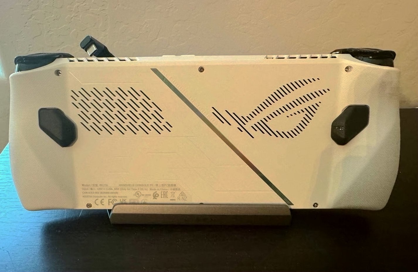 Asus ROG Ally Z1 Extreme 512GB White Used image 3