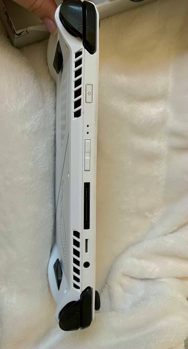 ASUS ROG Ally Z1 Extreme 512GB Unlocked - Used image 5