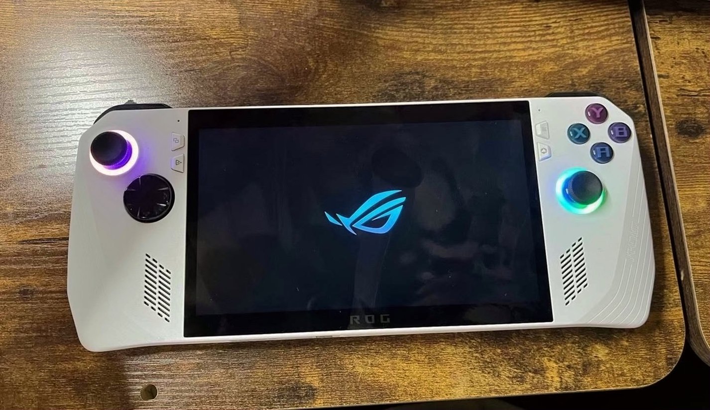 ASUS ROG Ally Z1 Extreme 512GB White Unlocked - Used image 3