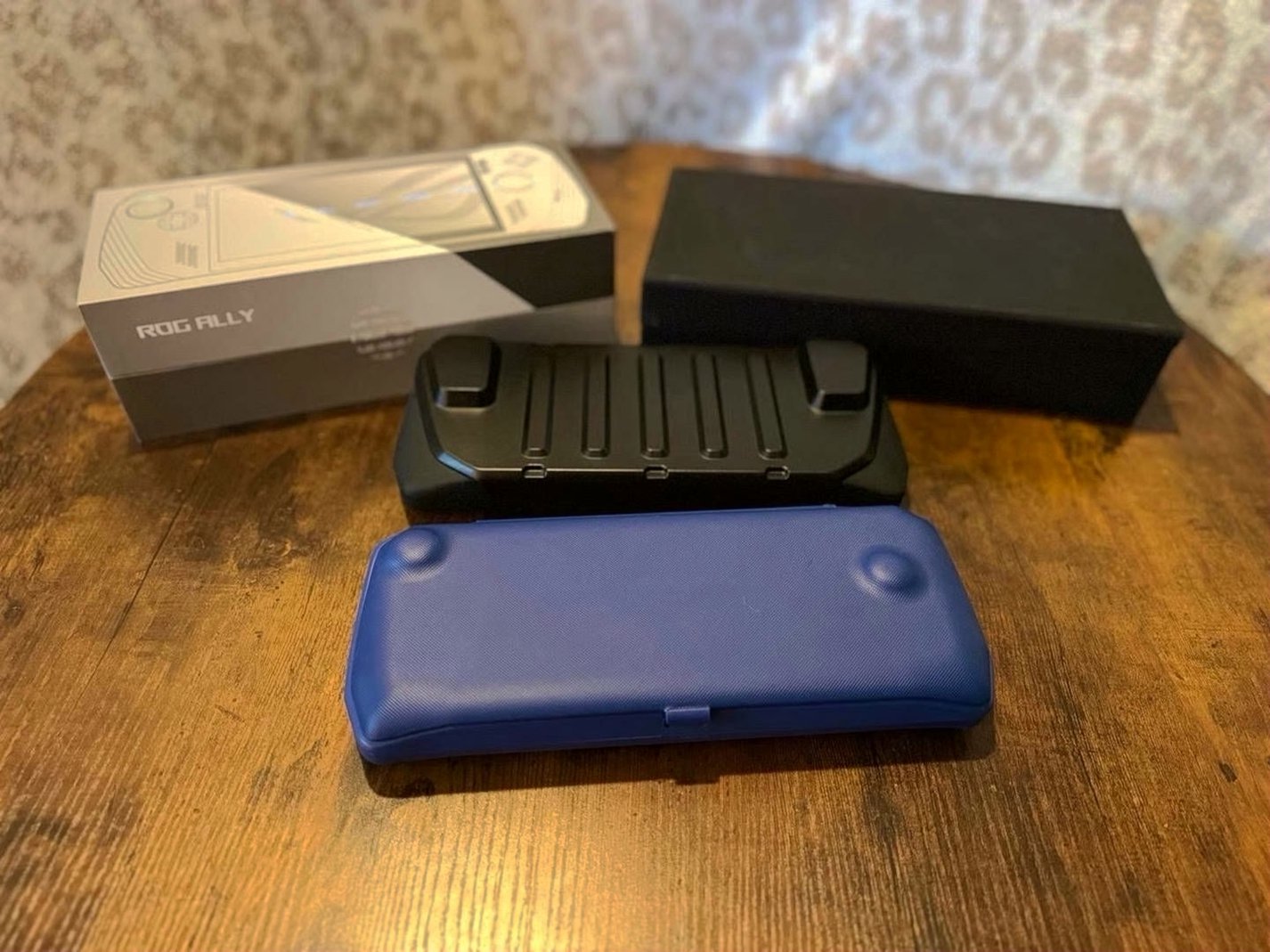 ASUS ROG Ally Z1 Extreme 2TB Blue - Used image 2