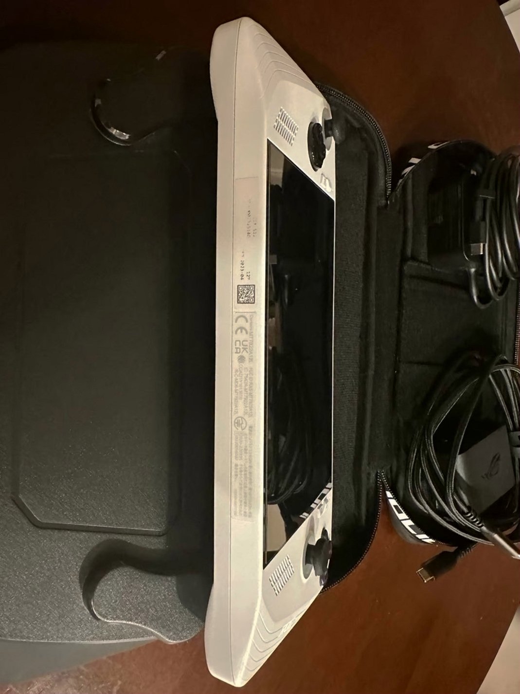 ASUS ROG Ally 7" 120Hz FHD 1080p Gaming Handheld AMD Ryzen Z1 Extreme Unlocked - Used image 3