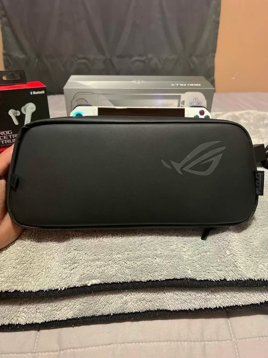 ASUS ROG Ally Z1 Extreme 1TB Unlocked - Used image 3
