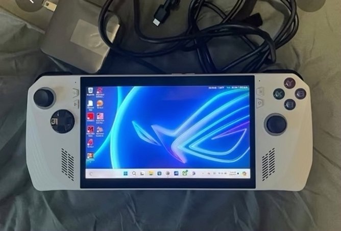 ASUS ROG Ally 3U65 Z1 Extreme Unlocked - Used image 3