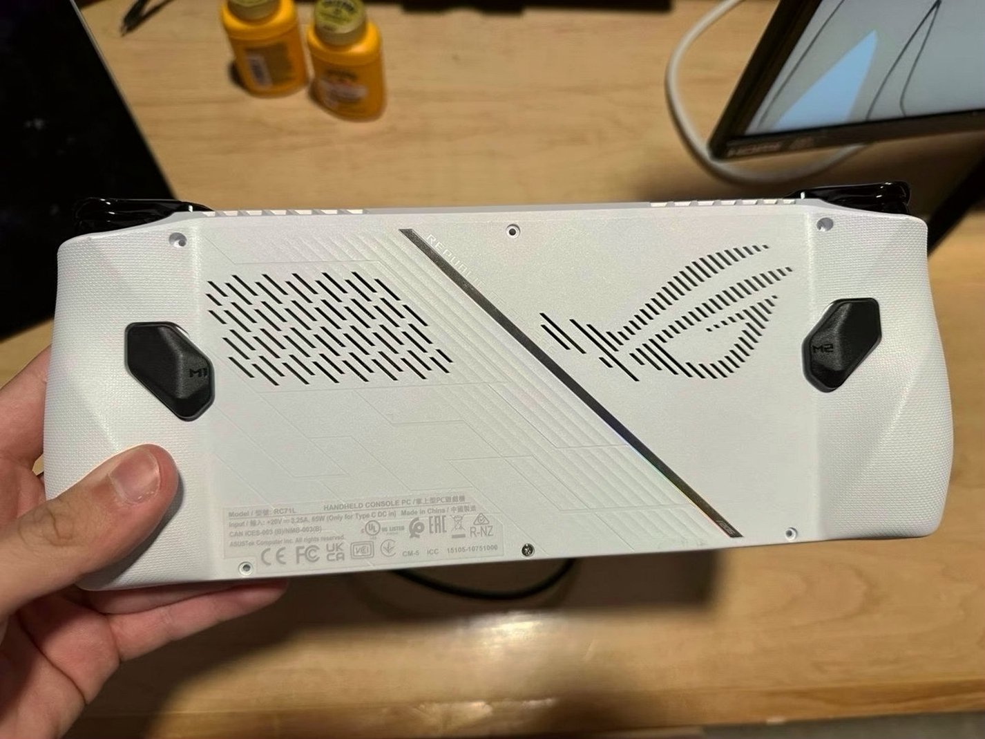 ASUS ROG Ally Z1 Extreme 512GB Unlocked - Used image 3