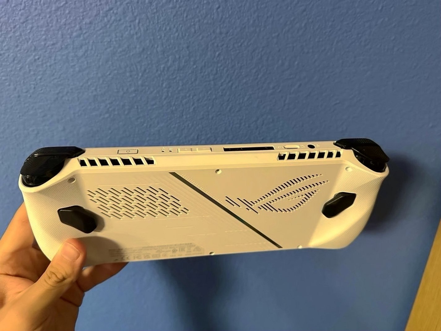 ASUS ROG Ally Z1 Extreme 512GB Unlocked - Used image 4