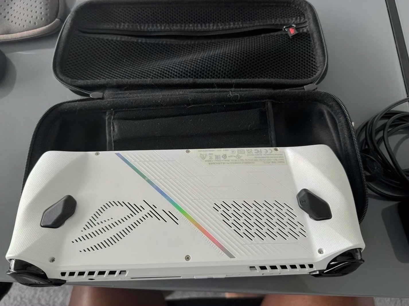 ASUS ROG Ally Z1 Extreme 512GB 1080p Unlocked - Used image 2