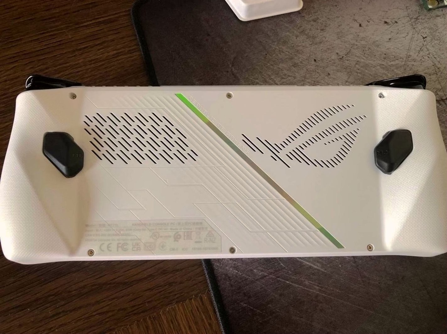 ASUS ROG Ally Z1 1V89 64GB White Unlocked - Used image 2