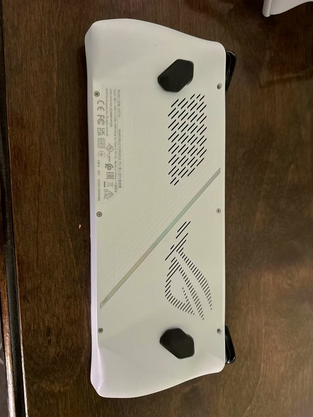 ASUS ROG Ally Z1 Extreme 1TB Unlocked - Used image 3