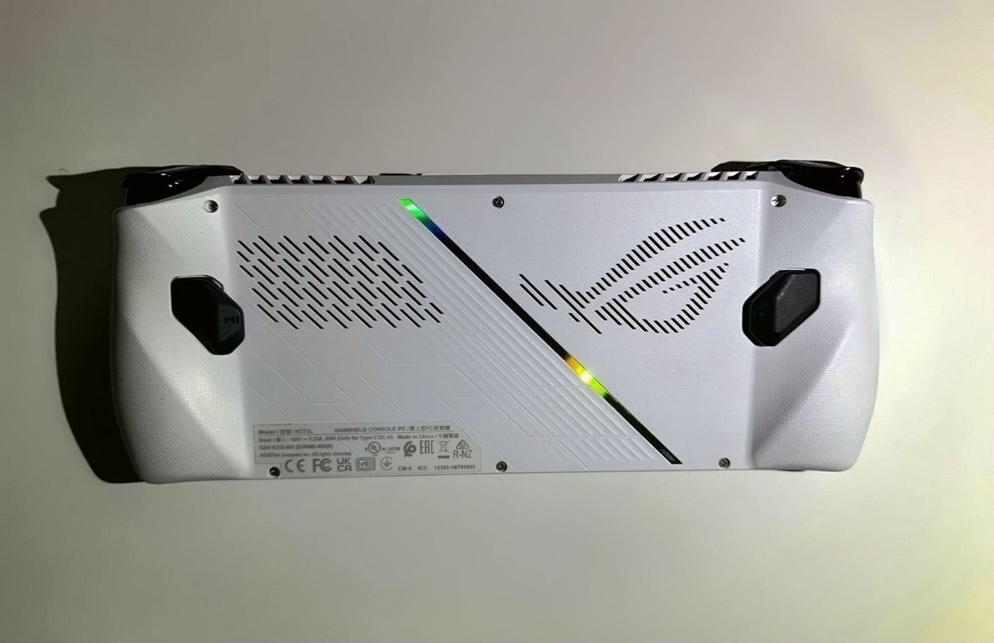 ASUS ROG Ally Z1 Extreme 1B26 - Used image 3