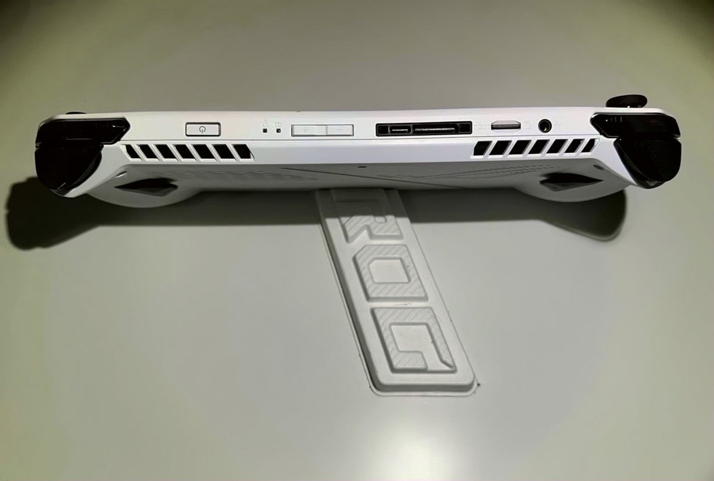 ASUS ROG Ally Z1 Extreme 1B26 - Used image 4