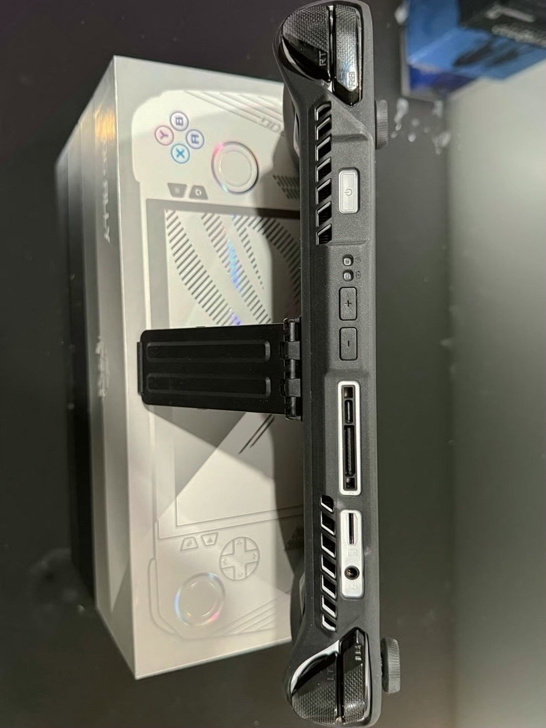 ASUS ROG Ally Z1 Extreme 1TB White Unlocked - Used image 4